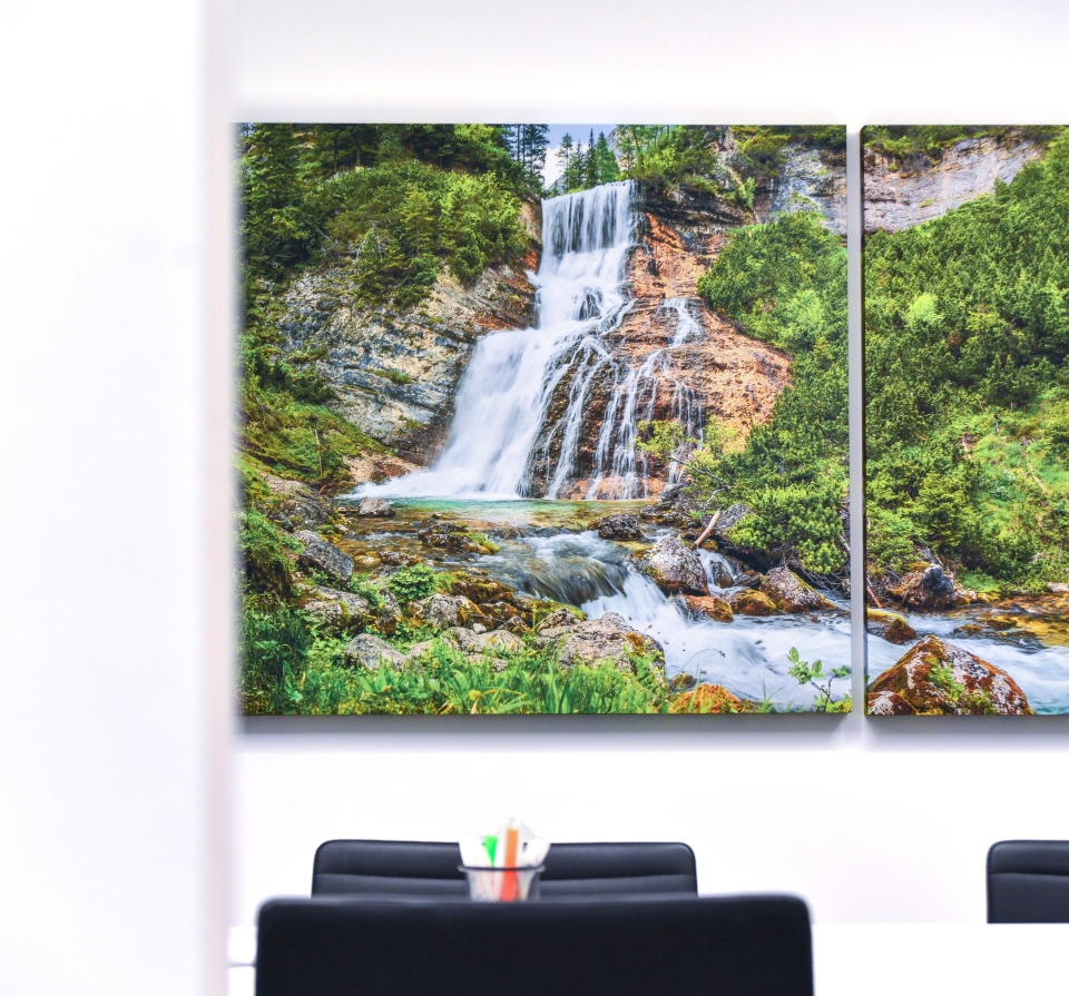 Ufficio <p>Ci occupiamo della materia penale nelle sue varie sfaccettature, assistendo sia persone fisiche sia enti coinvolti in procedimenti penali.</p>
<p>Siamo in grado di rappresentare le parti assistite, in qualità di persone sottoposte alle indagini, imputati e persone offese dal reato dalla fase delle indagini preliminari sino al giudizio di cassazione cui siamo abilitati.</p>
<p>L’esperienza di oltre trent’anni maturata nel processo penale ci consente di affrontare qualsiasi problematica giuridica con la necessaria cura e competenza, oggi ancor più essenziale in considerazione delle recenti riforme, che impongono decisioni particolarmente delicate sotto il profilo strategico.</p>
<p>La quotidiana collaborazione con i colleghi tributaristi dello Studio ci consente uno specifico approfondimento per la difesa delle persone fisiche e giuridiche nei procedimenti penali ove sono contestati reati tributari.</p>
<p>Allo stesso modo, la collaborazione continuativa con i colleghi civilisti dello Studio ci consente di affrontare con la dovuta competenza le numerose e delicate problematiche relative alla riparazione e al risarcimento del danno nell’interesse delle persone offese e delle persone danneggiate da reato.</p>
<p>Sempre maggiore importanza assume la tematica della responsabilità amministrativa degli enti prevista dal d.lgs. 231/2001, in relazione alla quale siamo in grado di offrire adeguate consulenze.</p>
<p>Sotto il profilo stragiudiziale, siamo altresì in grado di offrire assistenza per il riconoscimento del diritto all’oblio degli imputati e delle persone sottoposte alle indagini.</p>
