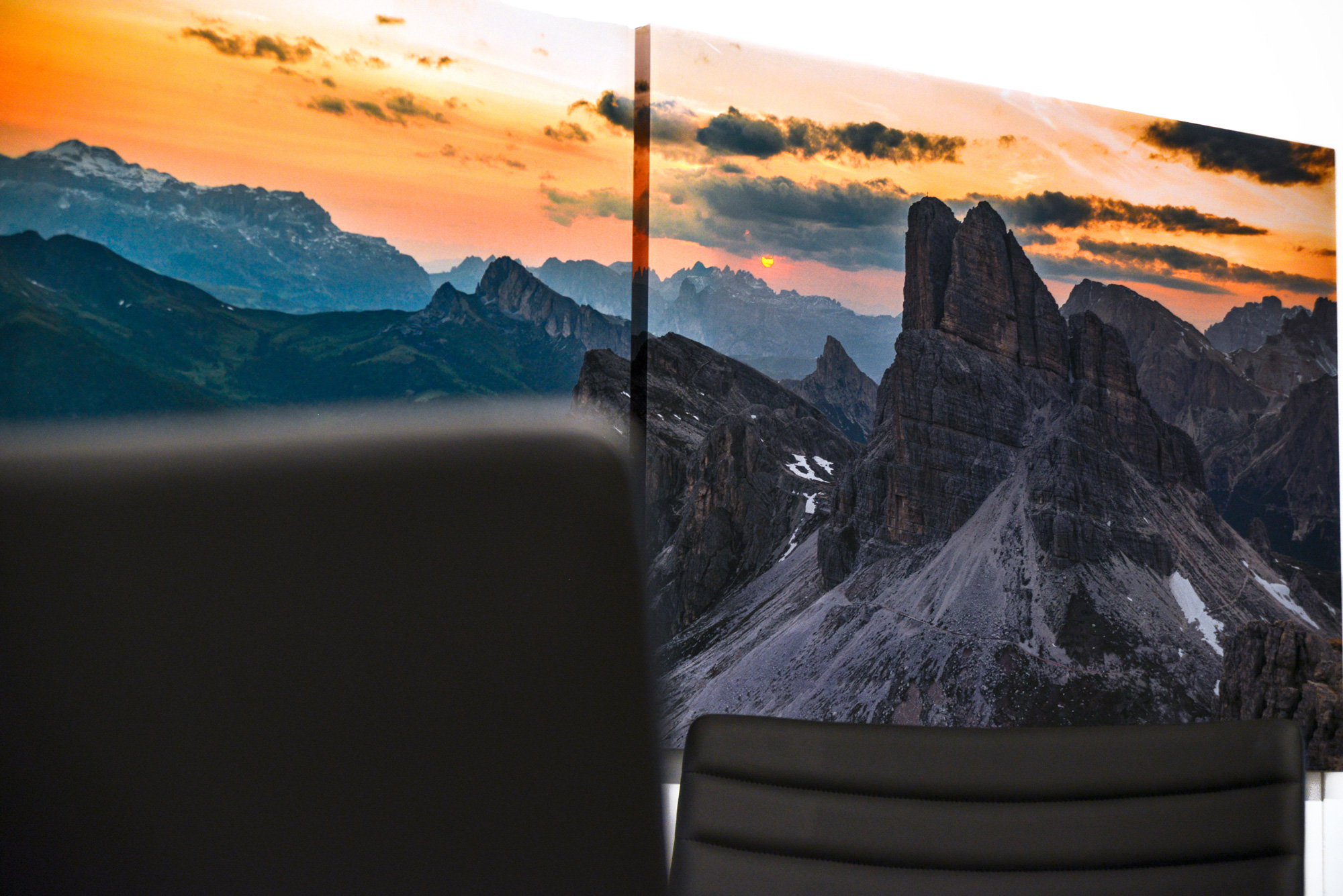 Ufficio <p>Ci occupiamo della materia civile nei suoi vari aspetti, assistendo sia persone fisiche sia persone giuridiche fino avanti le magistrature superiori.</p>
<p>La trentennale esperienza maturata ci consente di affrontare le questioni giuridiche con la necessaria cura e competenza, oggi ancor più essenziale in considerazione delle recenti riforme intervenute, soprattutto in ambito processuale.</p>
<p>Abbiamo maturato specifiche competenze in relazione ai contratti aventi ad oggetto c.d. grandi appalti (quali realizzazione di Tratte Autostradali, Tratte Ferroviarie, Stadi), alla responsabilità medica e del professionista nonché, più in generale, alla responsabilità contrattuale ed extra contrattuale (ad esempio in relazione alla perdita del rapporto parentale ovvero alla difesa per responsabilità ex art. 2051 c.c. delle Pubbliche Amministrazioni).</p>
<p>Ci occupiamo del diritto di famiglia e delle persone, alle quali ci proponiamo con l’obiettivo di poter essere strumento di risoluzione della crisi nelle situazioni in cui la disgregazione dei legami – fondati sul vincolo coniugale, l’unione civile, la parentela o l’affinità – richiede l’individuazione di un nuovo assetto e di un nuovo equilibrio, in particolare in presenza di figli.</p>
<p>Particolare competenza è stata maturata in relazione alla tutela delle persone fragili, che necessitano di essere protette attraverso l’istituto dell’amministrazione di sostegno.</p>
<p>La sinergia con i colleghi penalisti ci consente di affrontare con competenza gli aspetti relativi alle domande di riparazione e di risarcimento del danno proposte nei confronti dell’imputato; quella con i colleghi tributaristi di pensare a soluzioni contrattuali adeguate anche nell’ottica del legittimo risparmio fiscale.</p>
